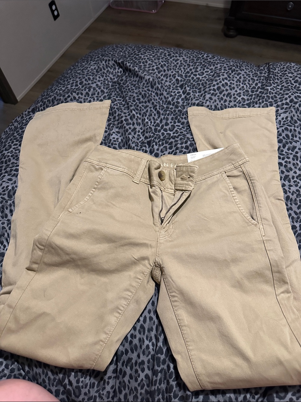 American Eagle Outfitters Women’s Tan khaki Pants